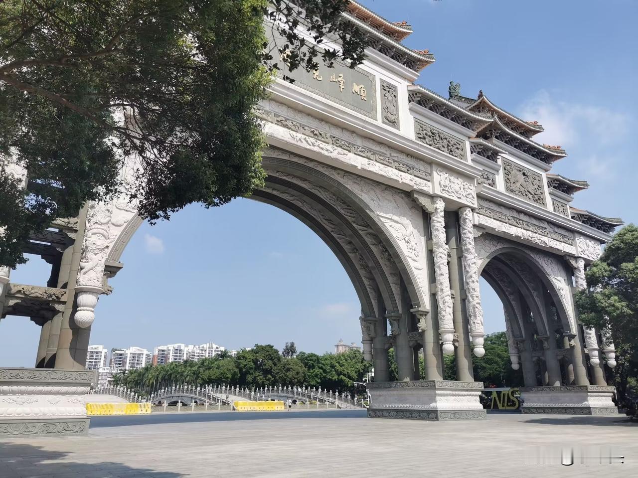 在顺德，我找到了“岁月静好”最确切的答案。顺峰山公园，绕山临水，步移景换。