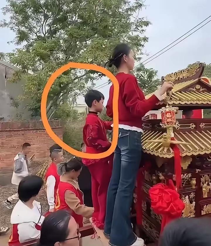 网友质疑官方通报：二十一世纪都过了四分之一了，移动互联网如此发达，妈祖巡游现