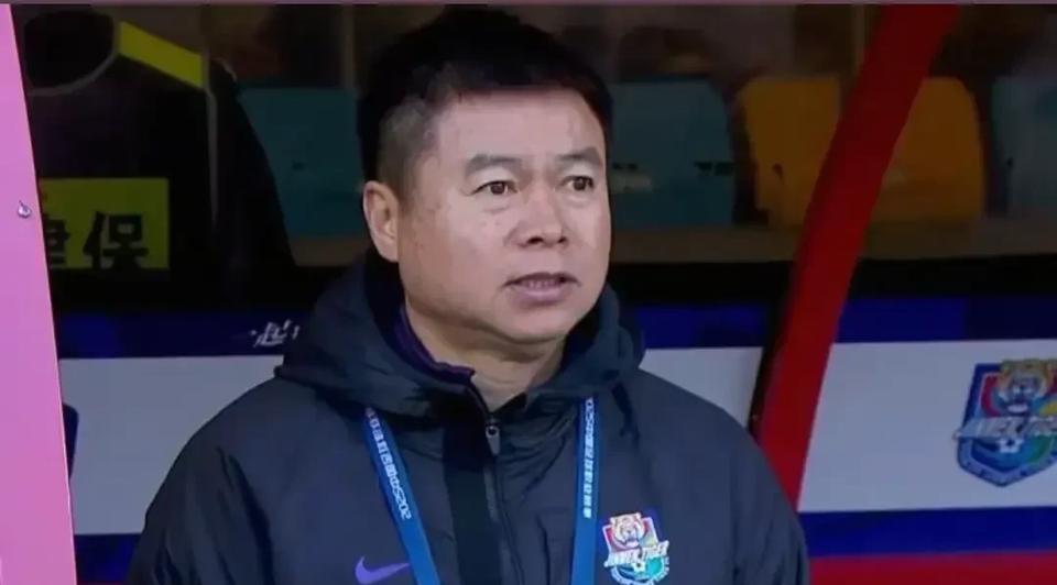 于根伟终于“坐不住了”！并非天津津门虎0：1云南玉昆，而是因为……1、主场偶尔