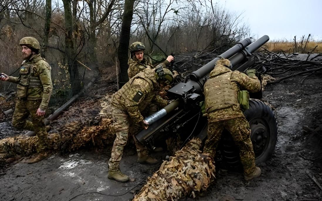 乌克兰这回是真顶不住了！俄军已经在乌方东部正式打响春季攻势，几十辆坦克、装甲车一