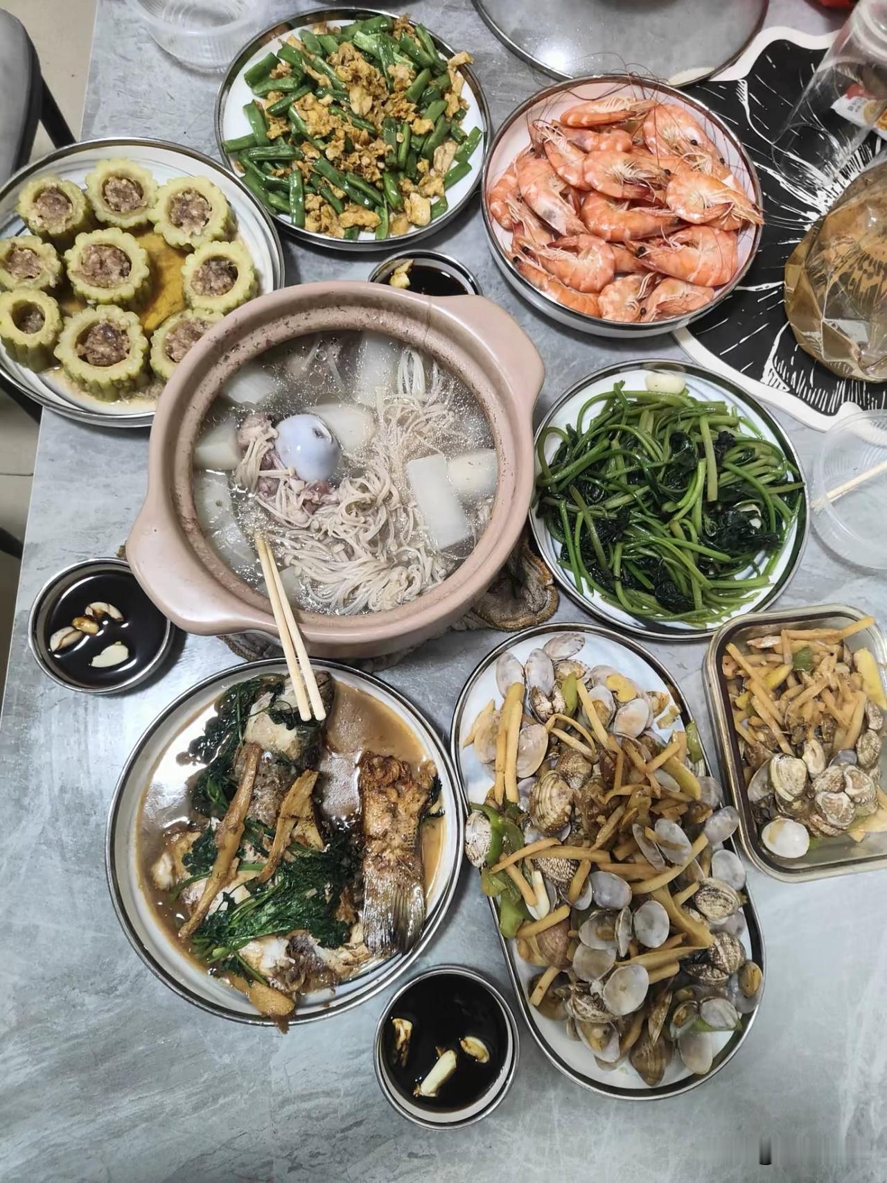 下辈子不当爹妈，当条狗吧！当条狗比这舒服！怎么都没有想到我跟老伴俩个人晚年如