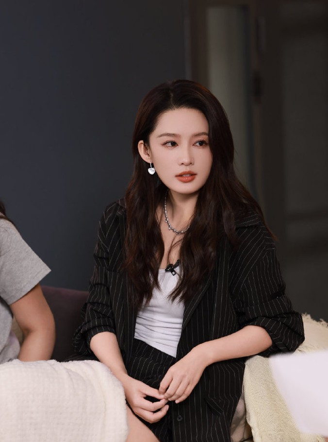 我们李老四李沁身材这么好，多穿几件看不出来