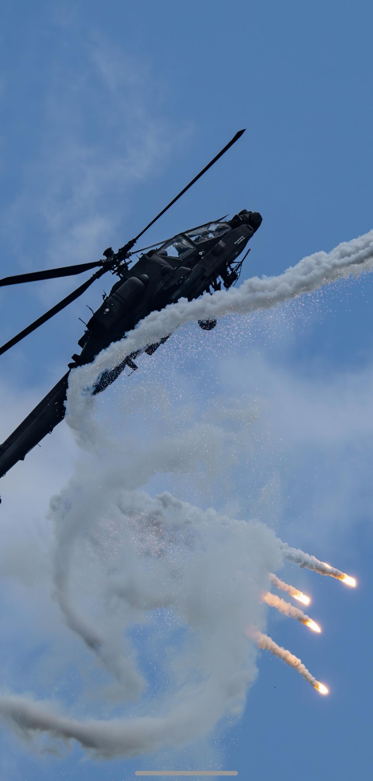 壁纸先上！来自Singaporeairshow2026。今年的招牌动作，F16