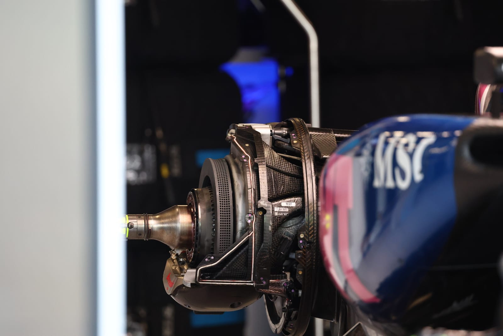 F1TheRace长文解析迈凯伦MCL39的后刹车通风导管设计，这是迈凯伦管