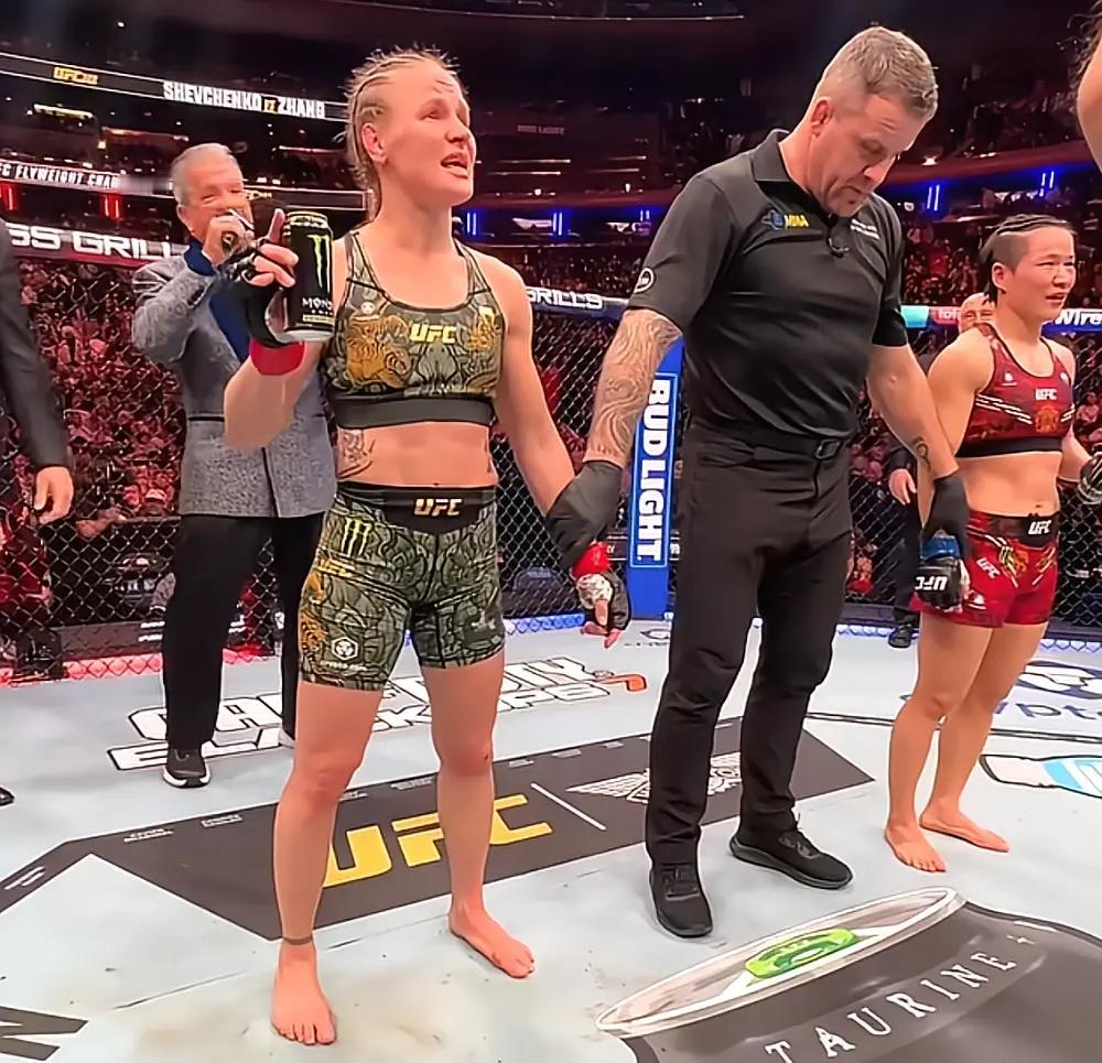 好遗憾呀！张伟丽丢失了金腰带，原本是两条金腰带得主，没想到子弹姐使用绝招，45：