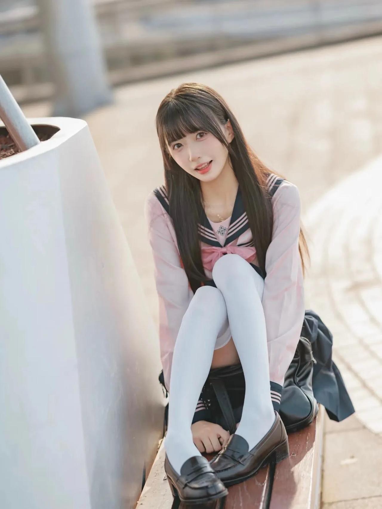 分享唯美的美照阳光花影伴流年治愈系少女写真怎么拍