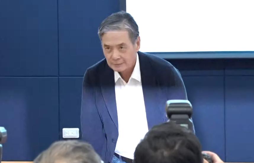 金溥聪戴遐龄拉上律师和会计师，在岛内开发布会质疑李德伟三人组的调查结果。戴遐