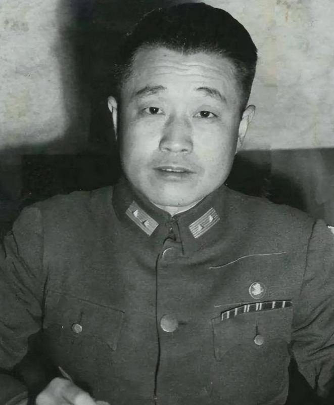 1949年1月11日，被俘的杜聿明被押到一处村庄，解放军给他端上了红烧牛肉，马肝