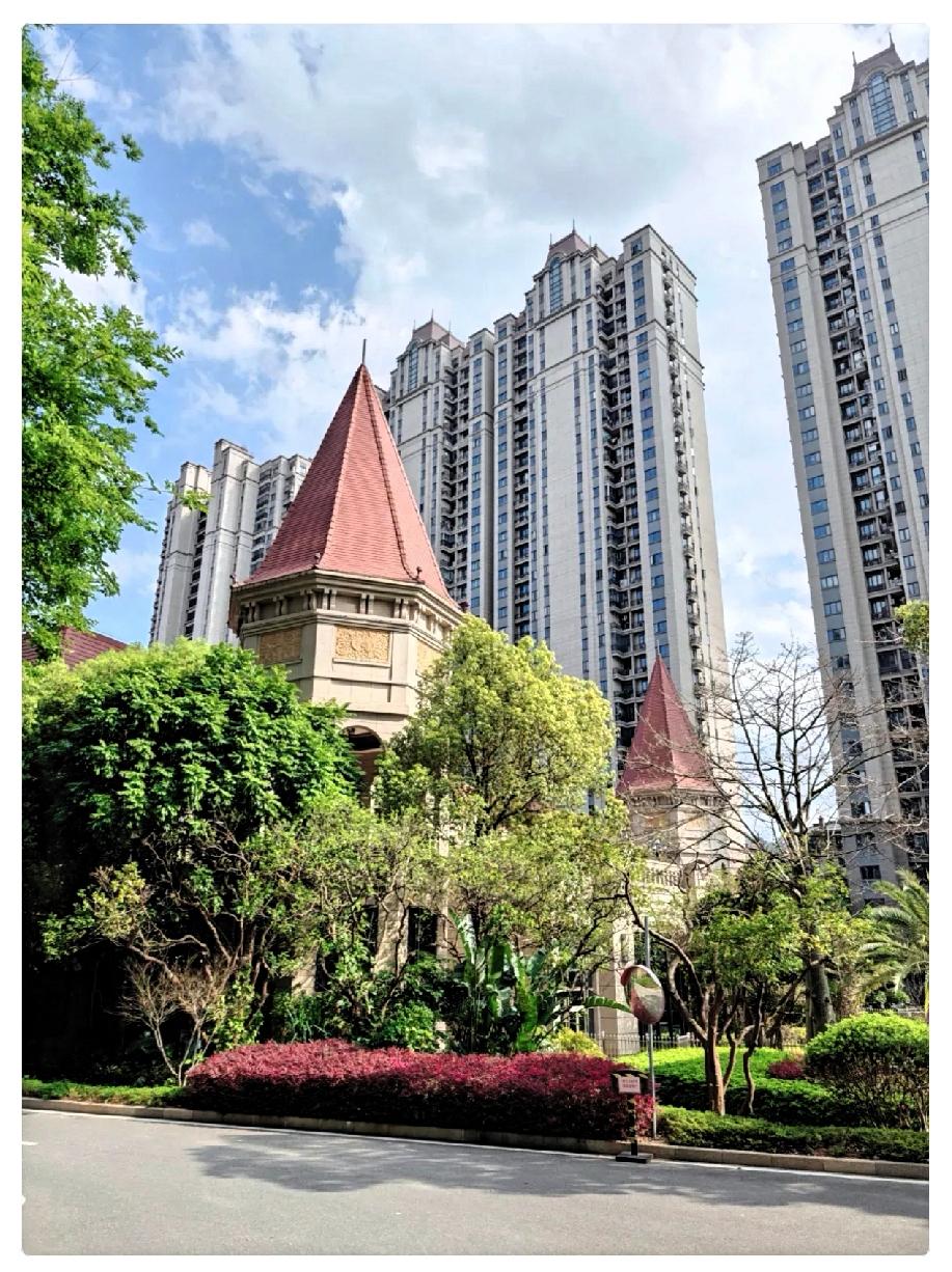 今天算一笔关于房子的账，算完你可能真得好好想一想。很多人觉得买房是人生大事，