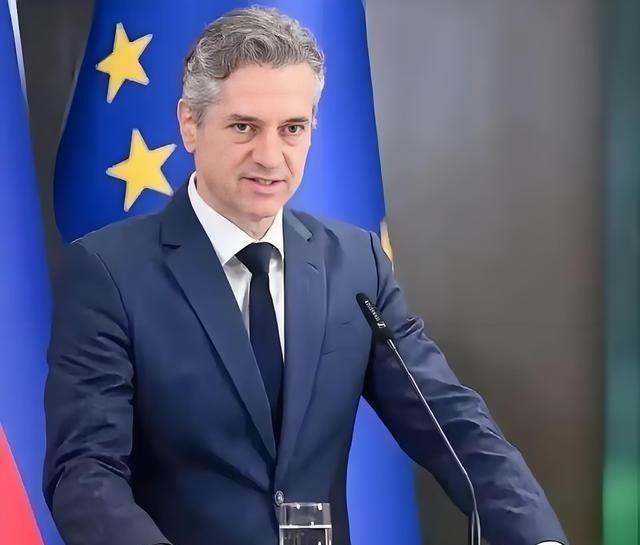 比利时首相曾经说：“人人都想加入欧盟，没人想加入中国。美国的任何邻国都不会说想加