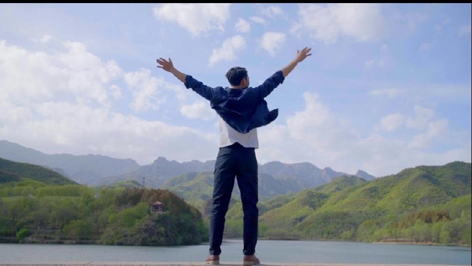 以前总认为现在的很多年轻人不结婚，不生娃，是因为图轻松，缺乏责任感。直到表侄的一