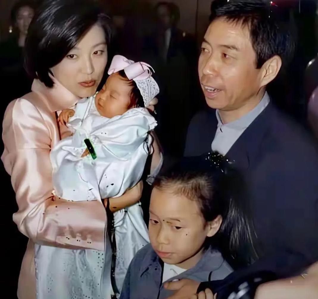 1985年，秦汉从琼瑶那里得知林青霞已经恢复了单身，马上去找到了林青霞，而林青霞