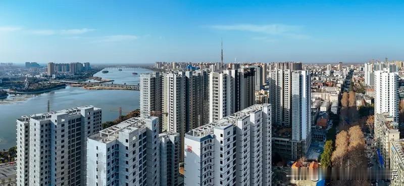 襄阳楼市这几年宜居性越来越高了。现在襄阳楼市的买房难度已经回到了2015年了，