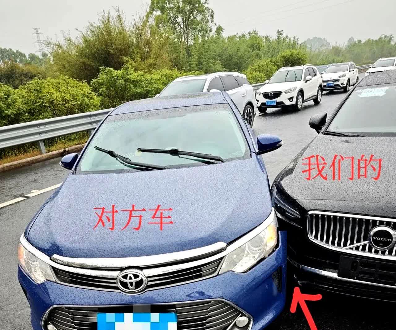 我的沃尔沃S90被撞，我直行对方全责，刚开始说他只有交强险2000赔付额度，我车