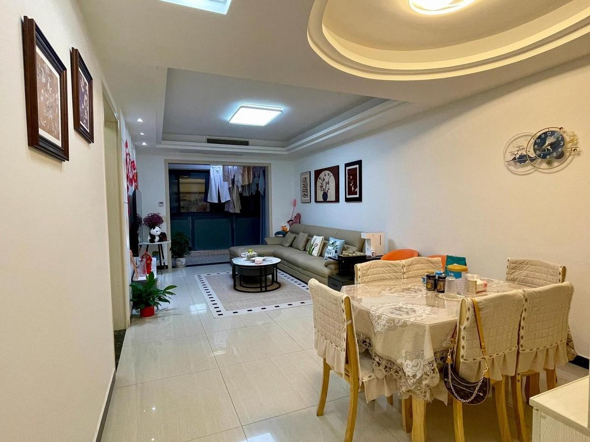 二姨来北京看病，只求在我家打地铺住两晚，我狠心回绝，仅仅五天后，我突然收到了裁员