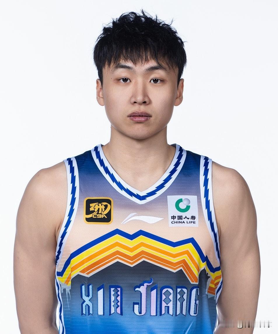 CBA常规赛第一阶段结束，新疆队最强首发五虎是——控卫：纳托尔！26岁，身高