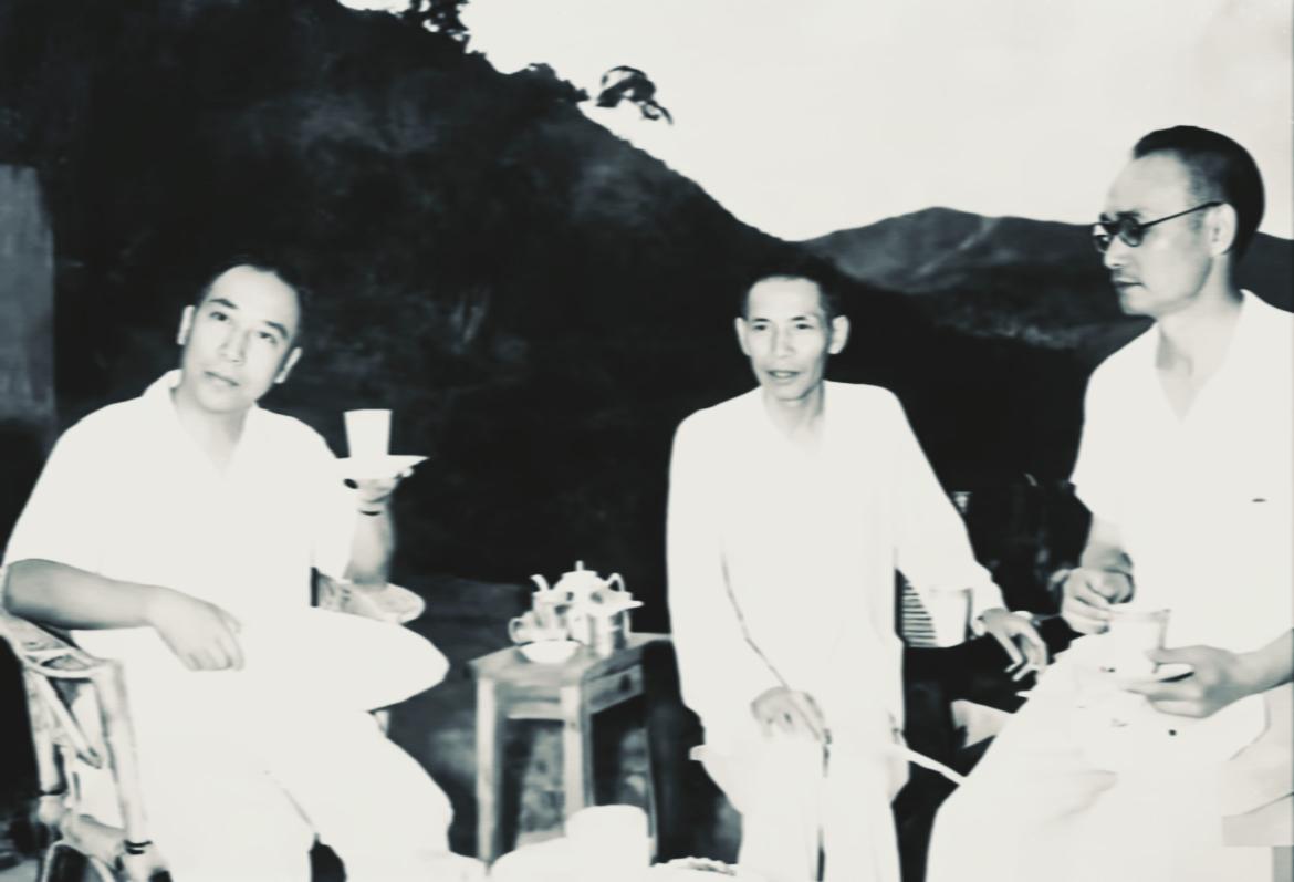 原来军统头子戴笠和杜月笙是政商盟友。1945年夏天，抗战胜利前夕，重庆汪山，戴