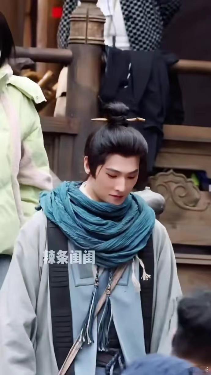 杨洋不让江山复工了杨洋手肿着拍戏杨洋不让江山复工了，杨洋手肿着拍戏，咱就说还是