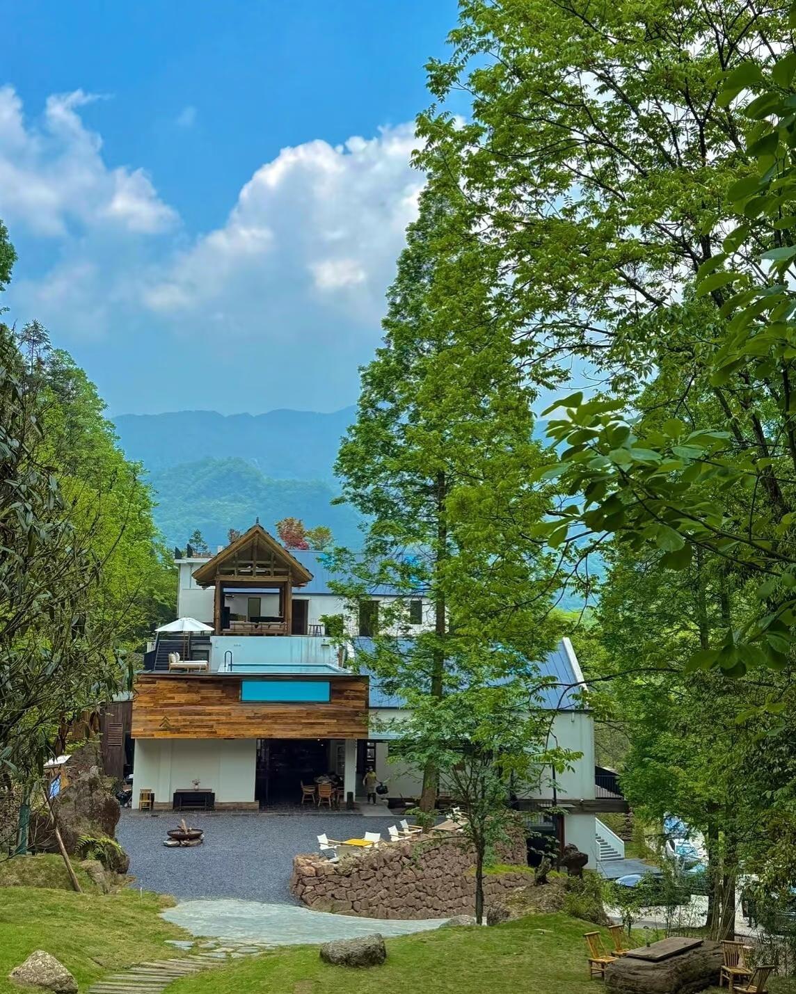 老公不能生育，所以我们就领养了一个儿子，现在儿子已经13岁了，上高一了，结果43