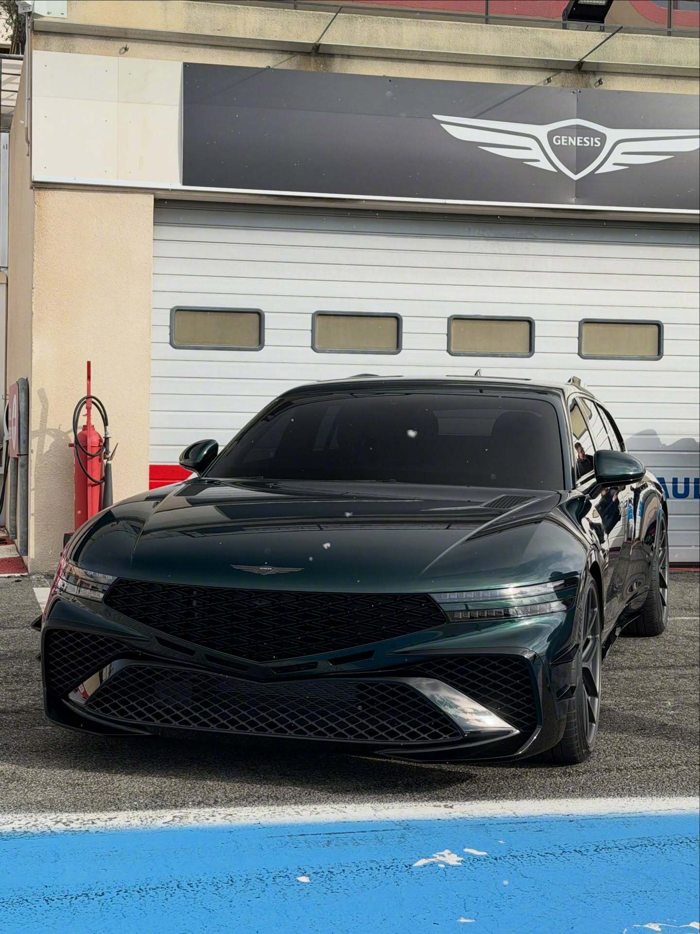 捷尼赛思G90Wingback猎装版。D级车的猎装版少见，很帅！