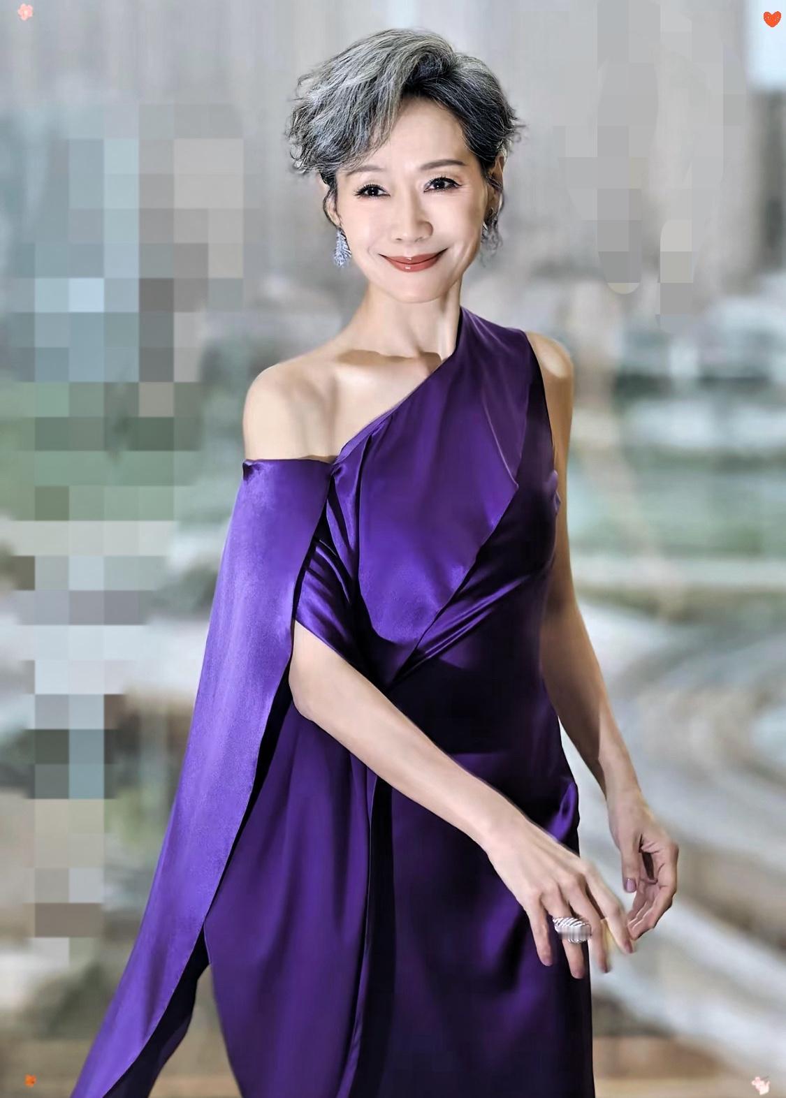 其实叶童一直都忽略了一件事，就是今年自己莫名其妙就火起来了，可是当我看了