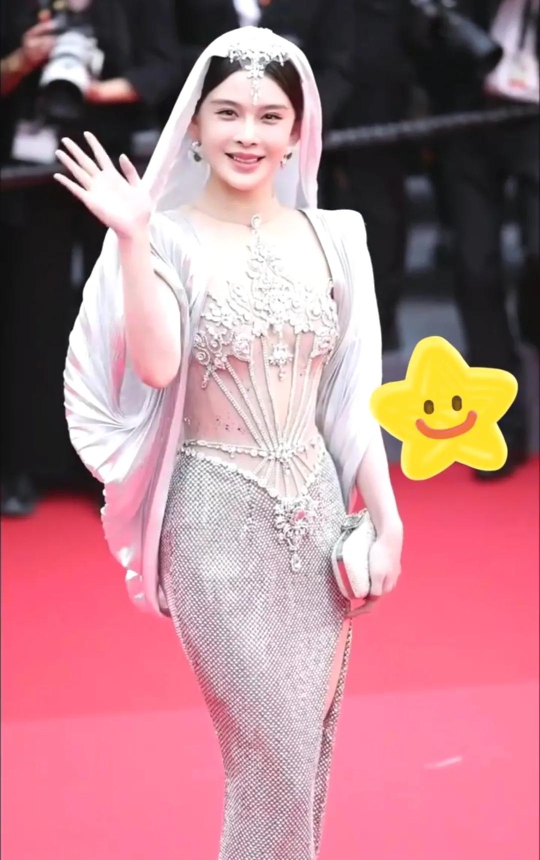 只要自己不尴尬，尴尬的就是别人，樱子你可长点心吧。图片来自赵樱子红毯走秀的画