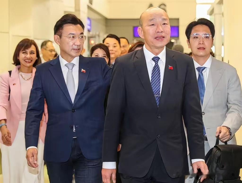 韩国瑜这次真是与众不同。别人出访，是自己申请、自己争取、自己铺路。唯独