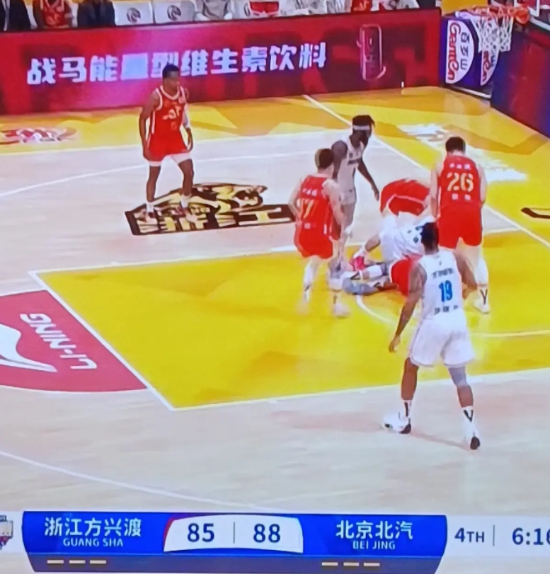 G5，方兴渡不怨，理由如下：第一，G4，你客场赢了33分，G5，你主场输了两罚