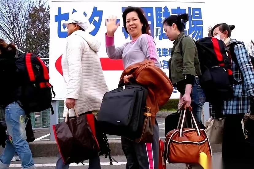 朋友从日本回来，饭桌上就说了一句话，我听完半天没缓过来。他说，以前在日本一个月