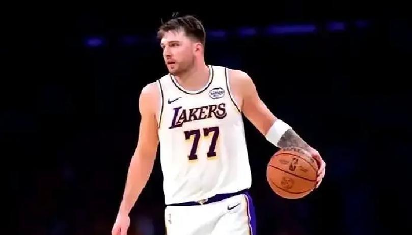 别再幻想用东契奇换浓眉了。你彻底搞错了他的价值。他的交易标价，不是几个选秀