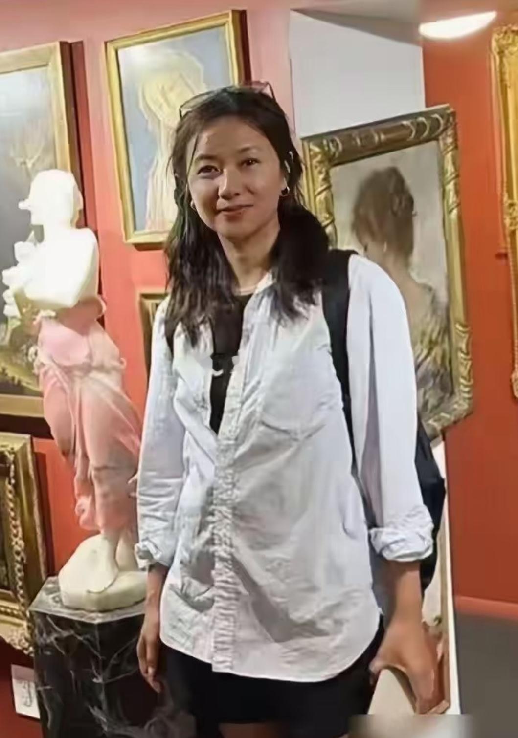 这是聪明人，见好就收。徐静蕾那会儿在博客的时代“老徐的游乐场”是第一，韩寒第