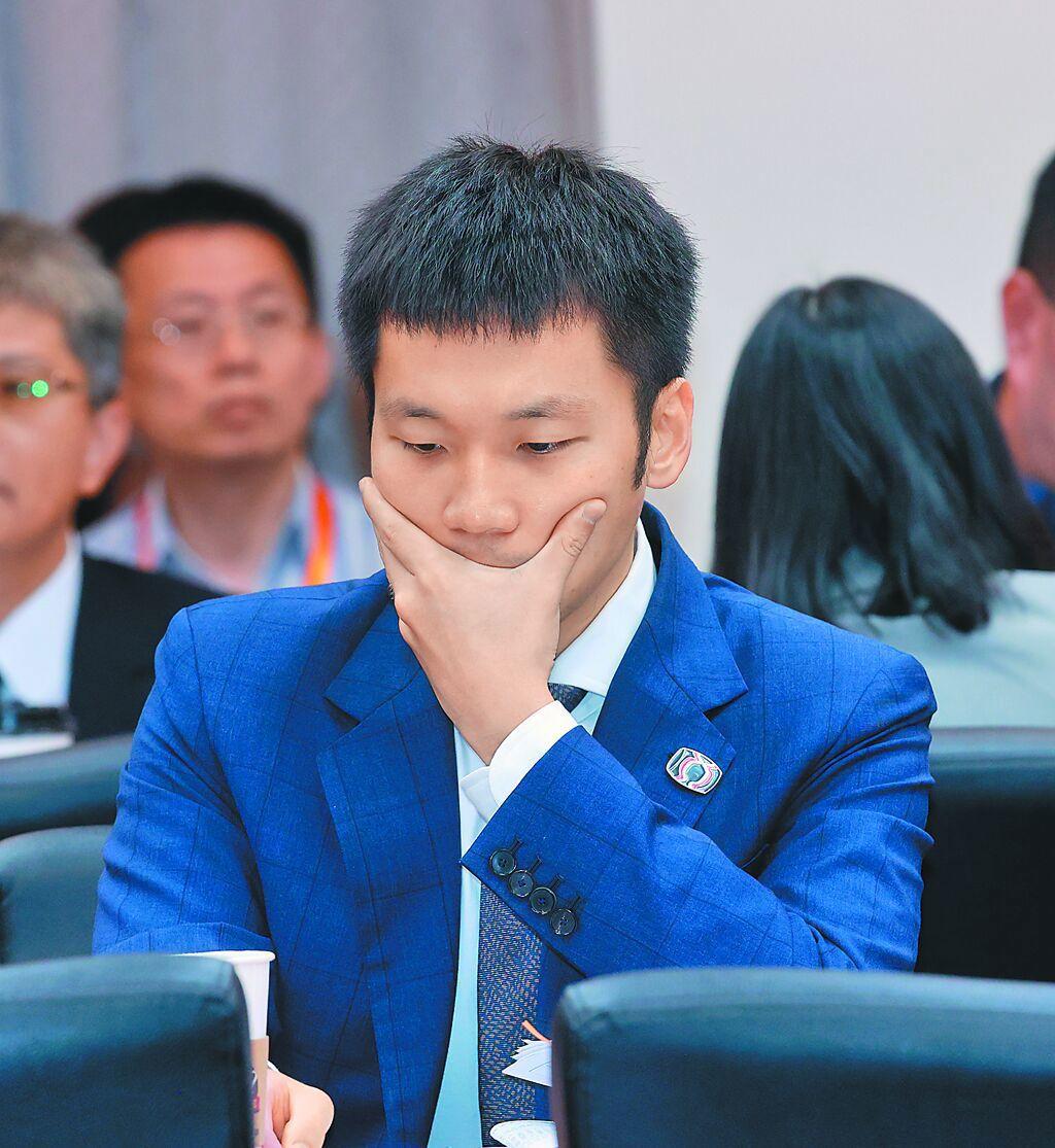 李洋“被绿委罚站”叶元之曝猫腻：看她眼色才敢坐下“立法院”教育及文化委员会3