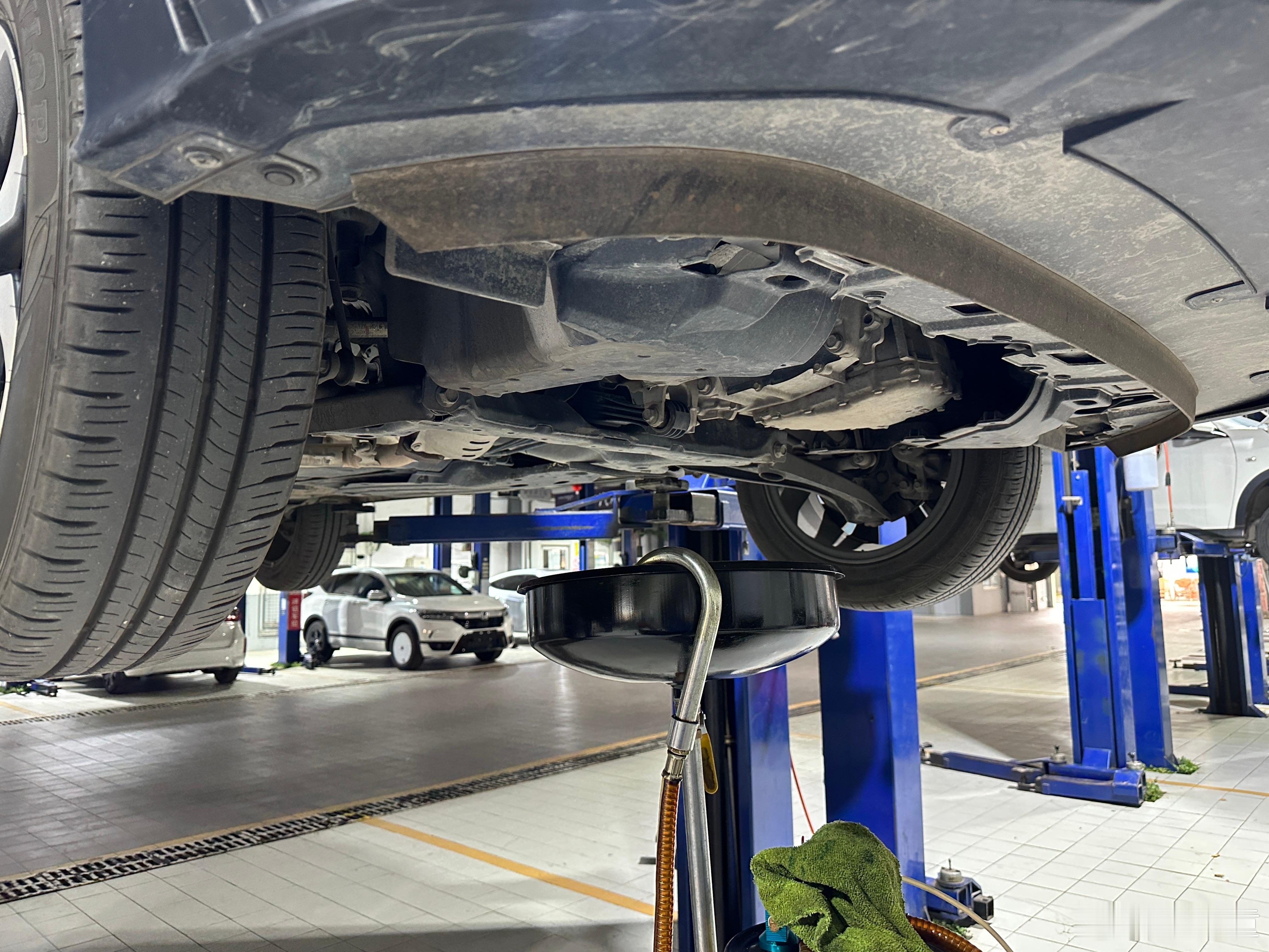 不吹不黑的说，这几年用车最省心的就是本田和奇瑞，车根本就没管过。本田保养写的是5