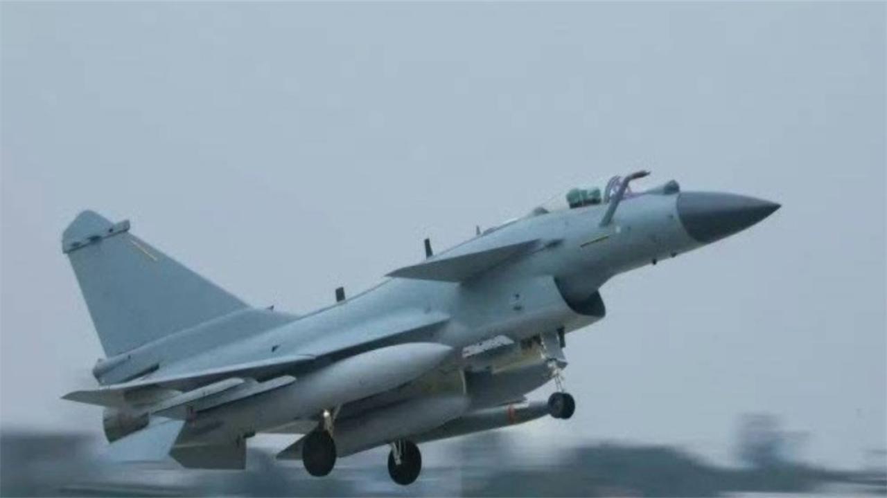 中国版“匕首”导弹，成为歼10C最强助攻！给台独发出“催命符”东部战区空军释