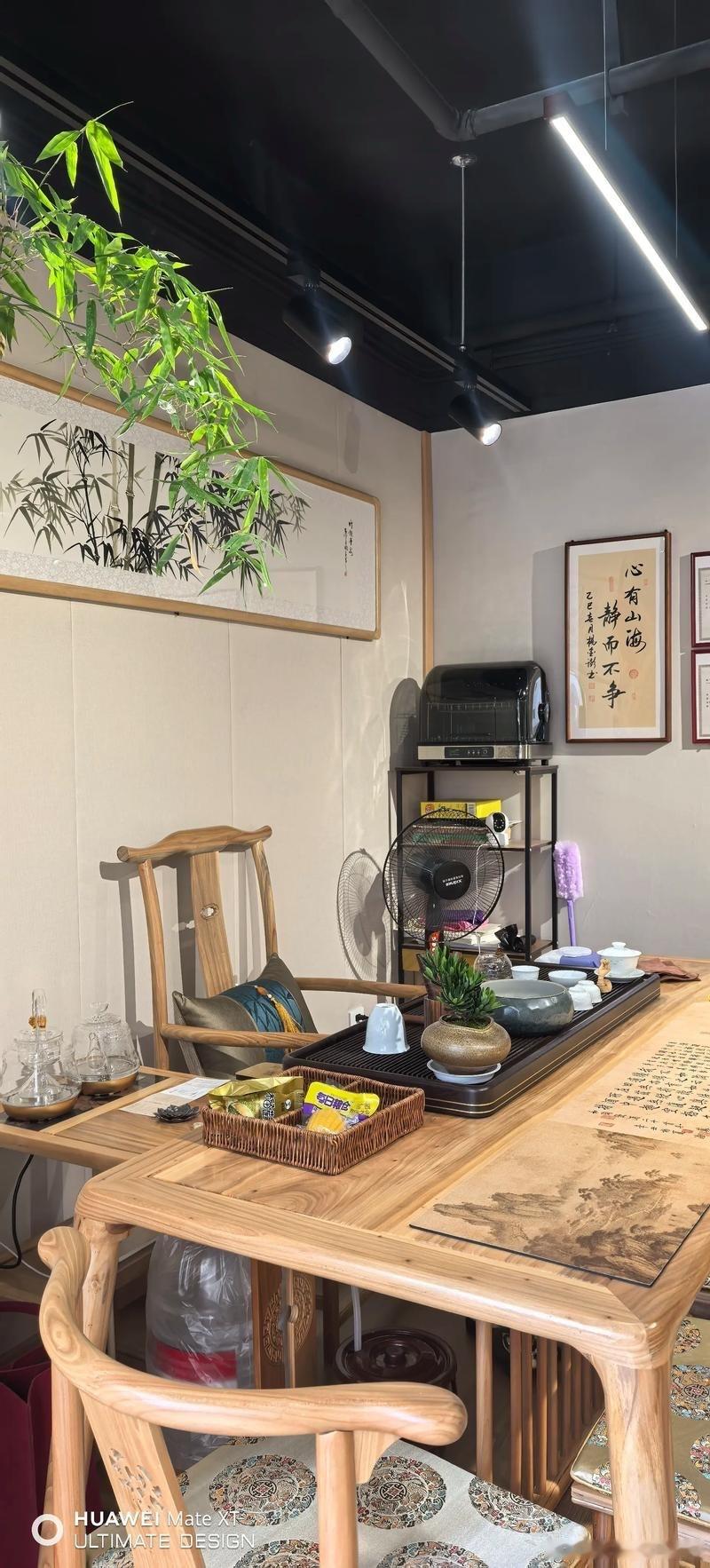 当下三个反常的经济现象，看懂普通人最真实的生存现状最近市场出现了三组看似相互矛盾