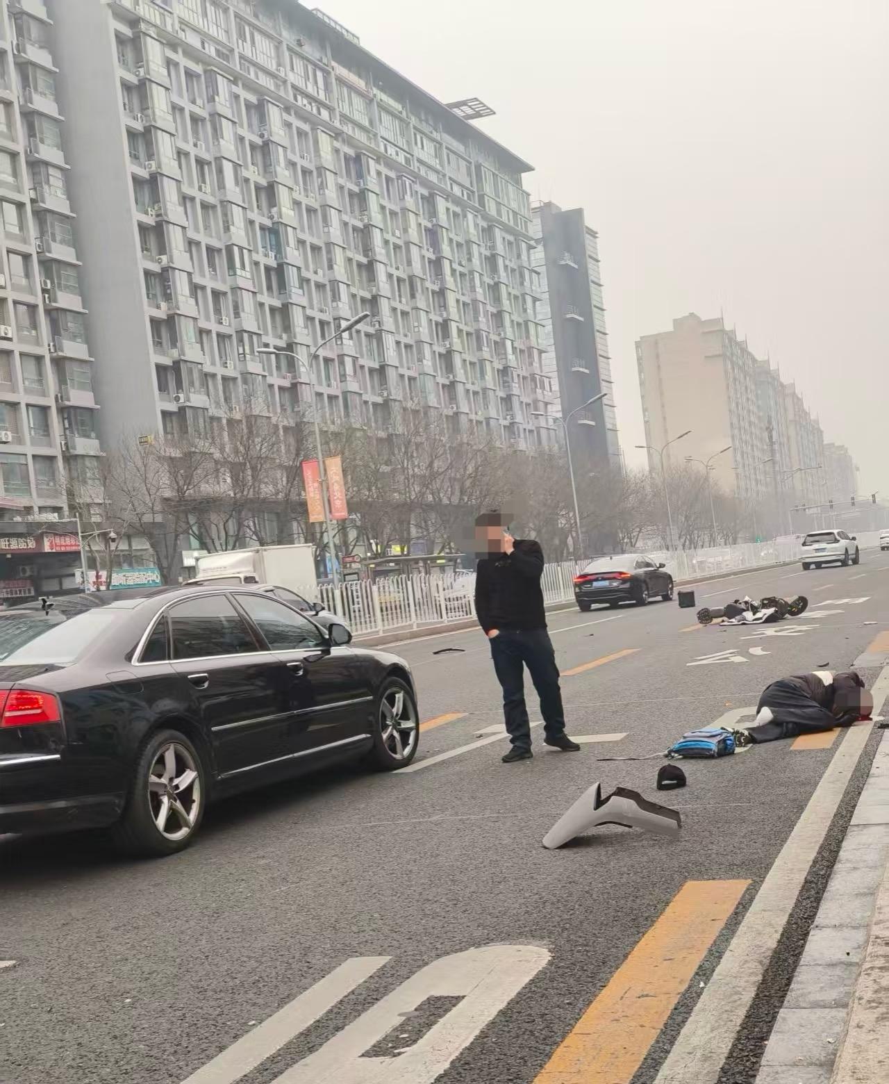 宁慢一分，不抢一秒啊！现在开车在路上，真怕骑电动车的，明明有慢车道，非要骑快