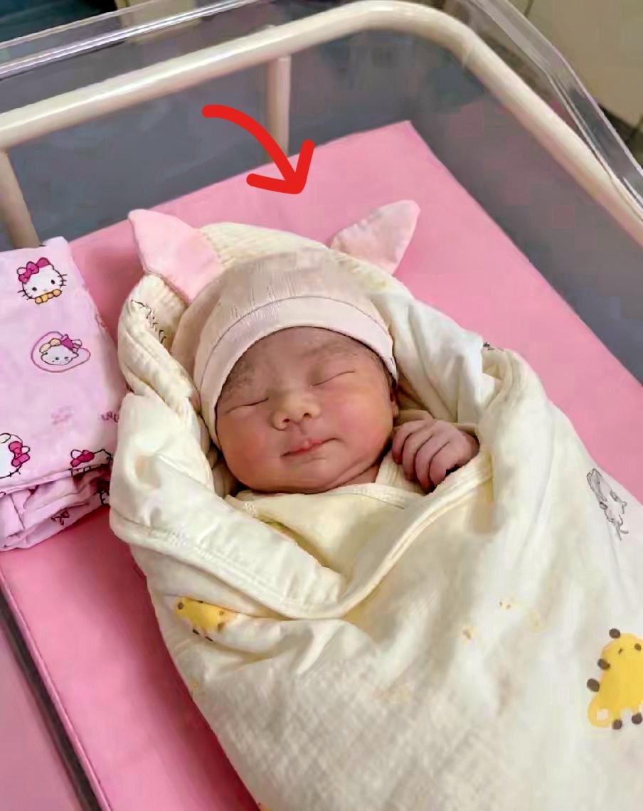我坐月子29天了，婆家没有一人露面，我没抱怨。满月第30天，丈夫回来说：“我妈说