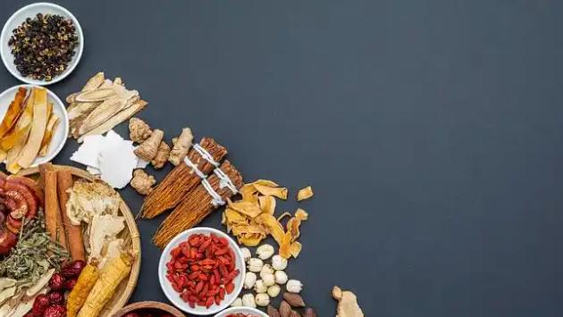 为什么总是会腰疼？最近有一个朋友对我说自己因为练习健身而伤了腰，