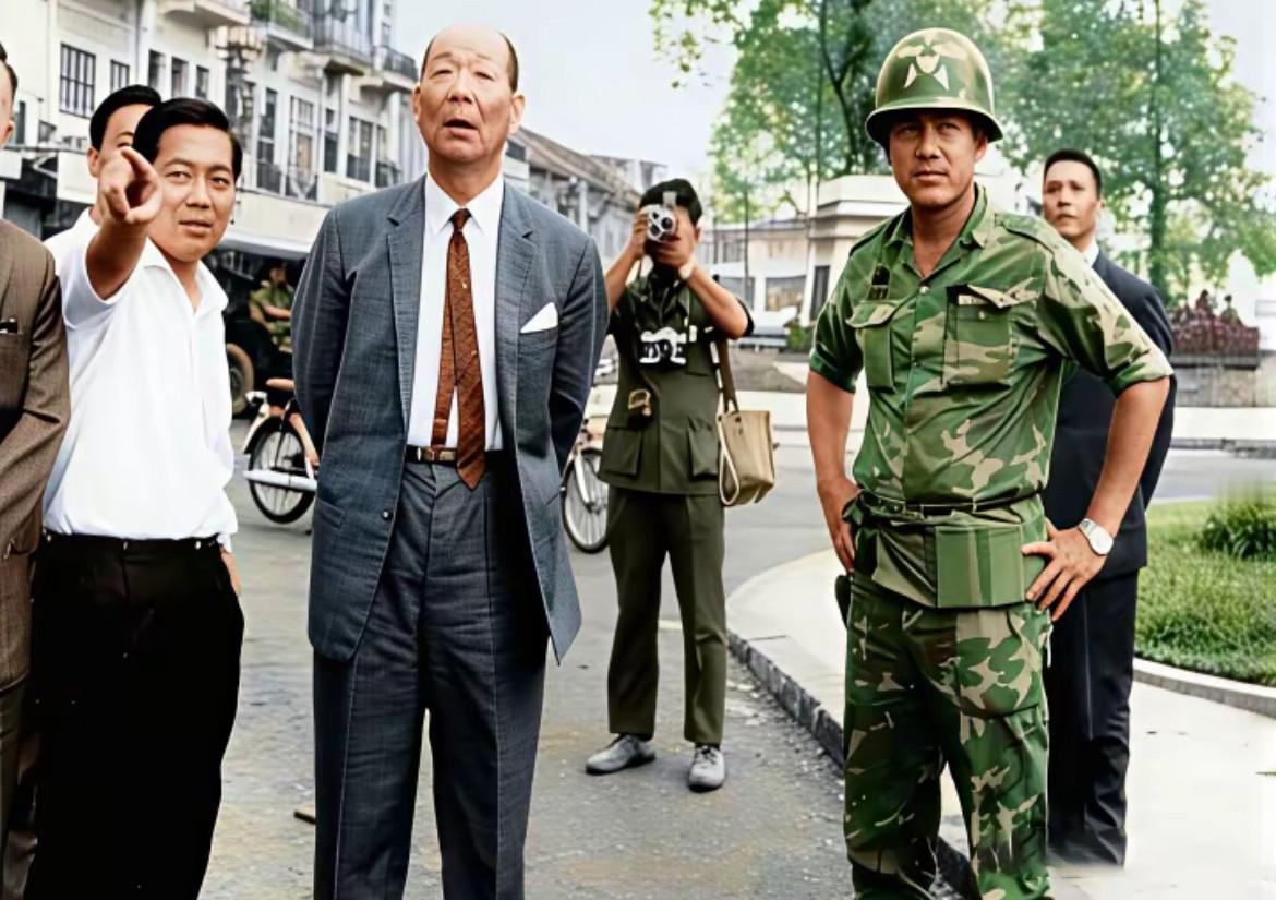 1964年，出现在越南街头的胡琏。胡琏是国民党阵营的军官，为什么他会出现在越南街