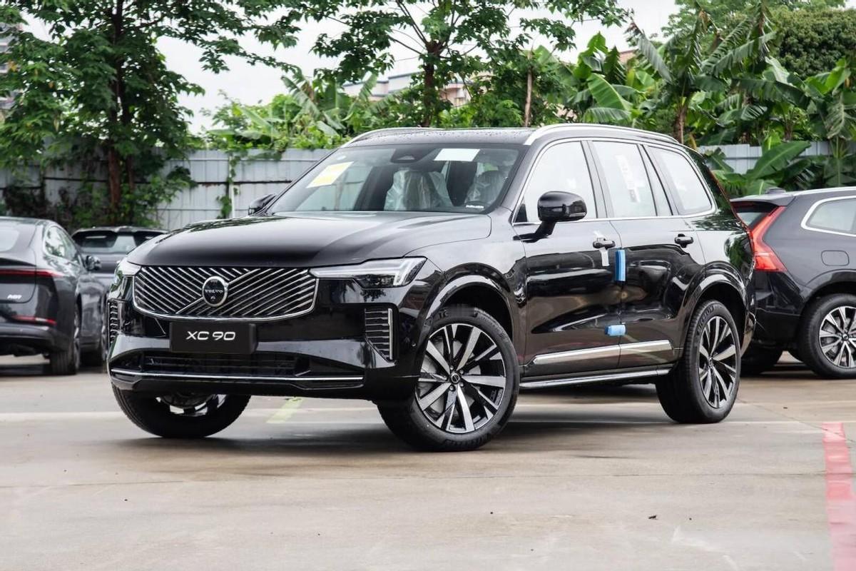 旗舰豪华还得实用性说话——沃尔沃全新XC90。甭管一台旗舰SUV有多豪华、多