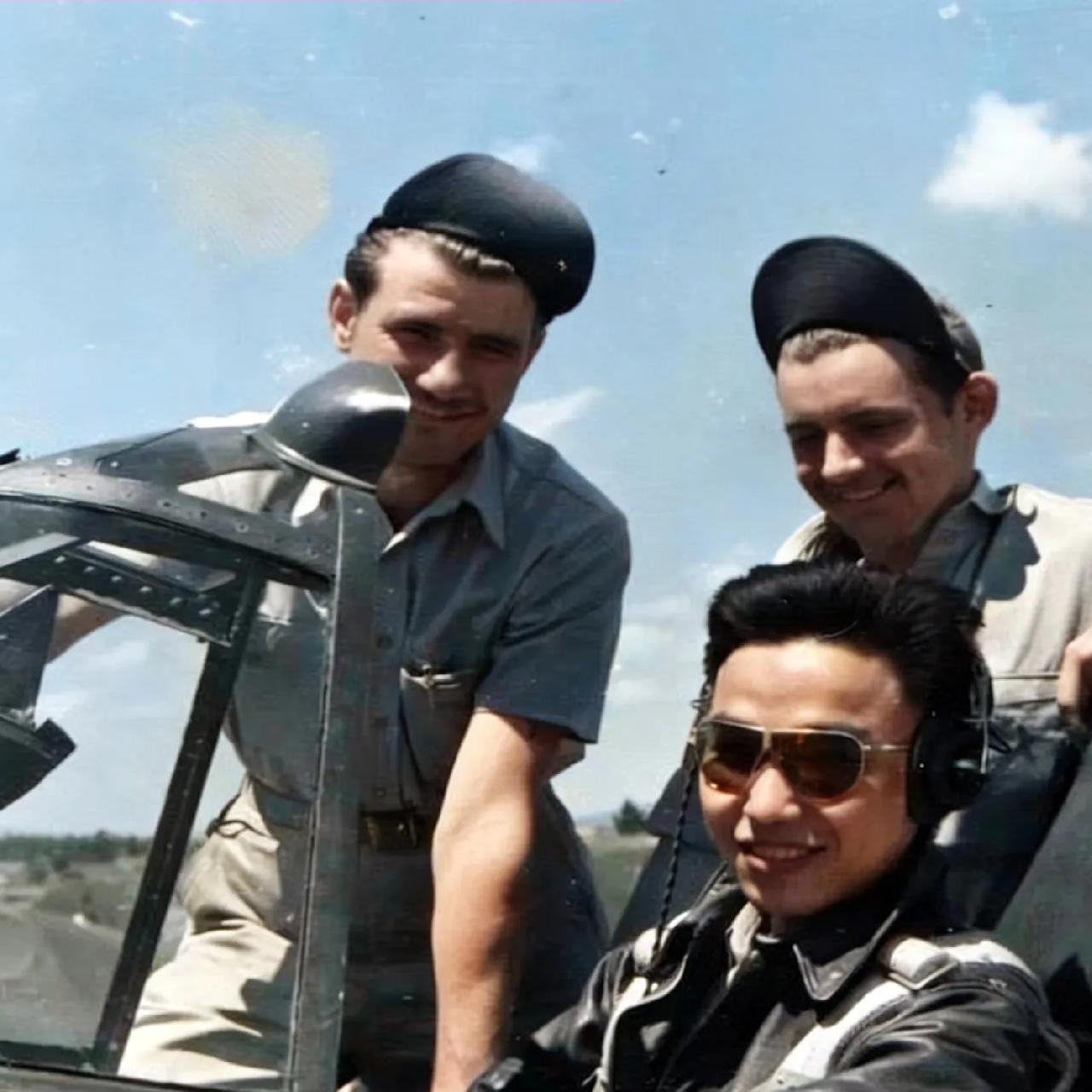 抗战时期，中美空军混成团（大队）历史照片！后期上色处理，一张张年轻的面孔。