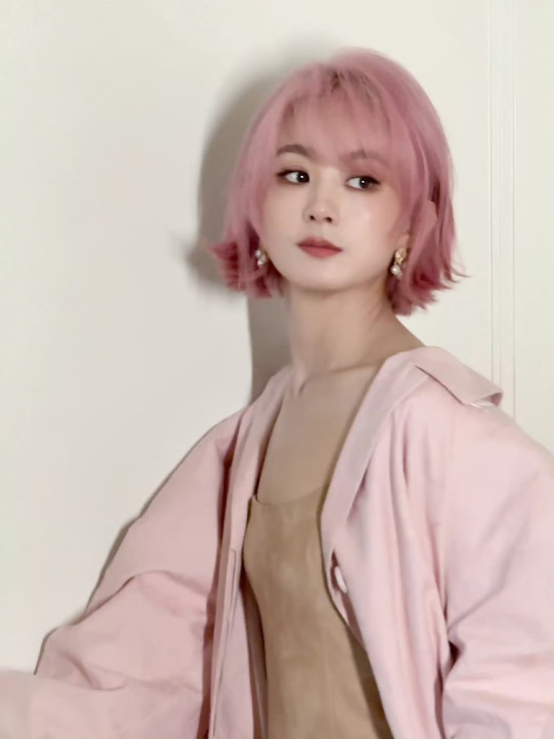 赵丽颖赵丽颖zly纪梵希全球彩妆及香氛代言人赵丽颖“人间山高水远心中有玫瑰