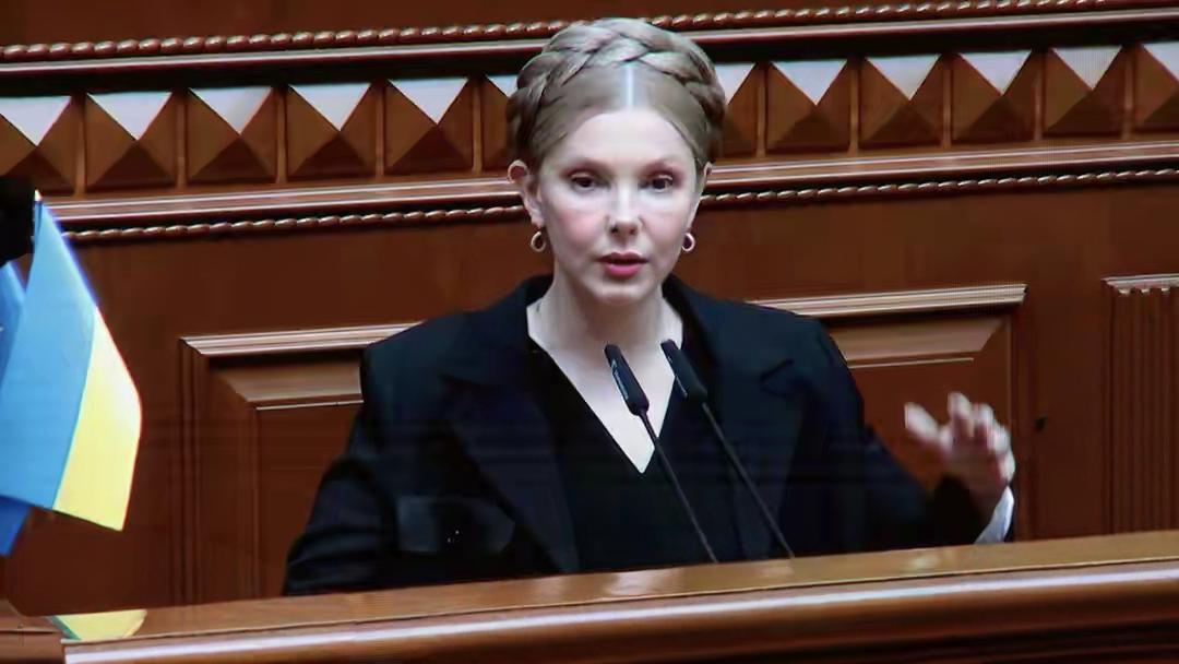 乌克兰政坛这波地震太猛了！前总理季莫申科因腐败案受审，庭审现场直接怒怼泽连斯基政