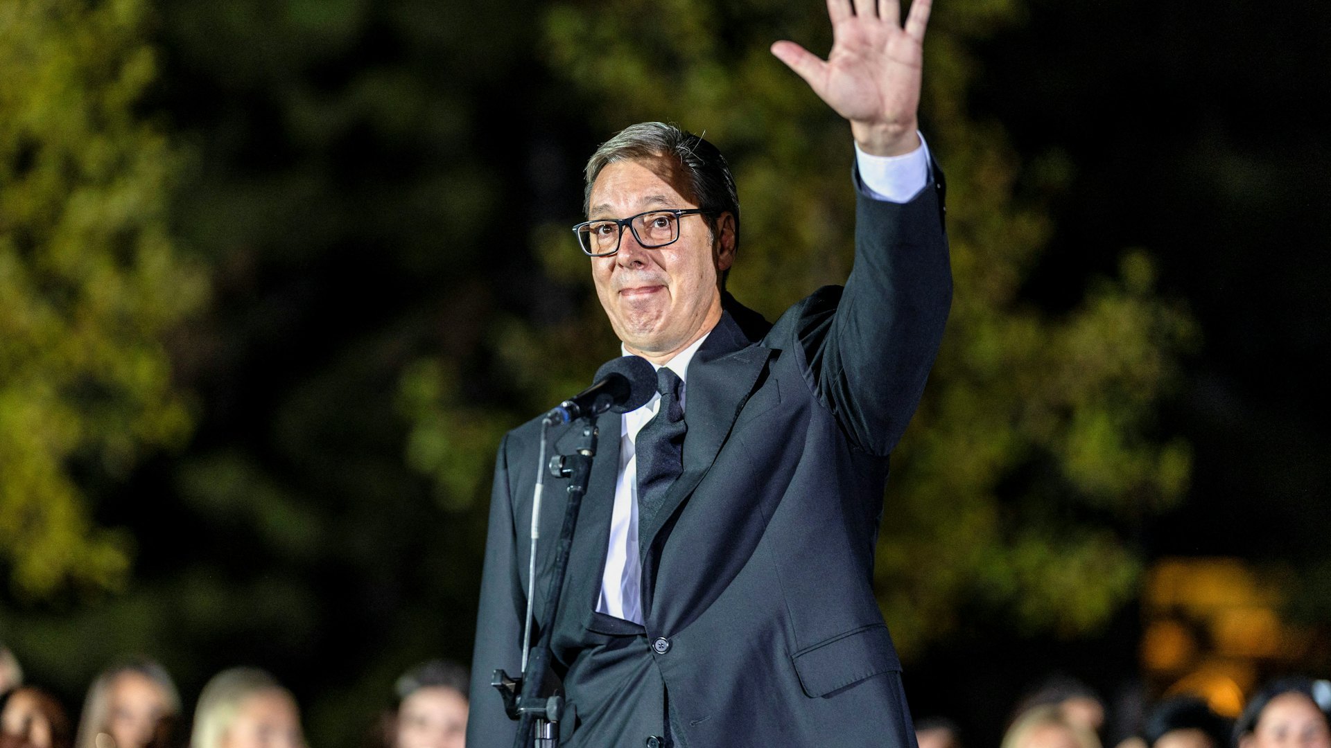 武契奇辞去塞尔维亚总统职务，将领导执政党联盟投入10月议会选举。他坦言，过去4年与西方代表会晤如同受
