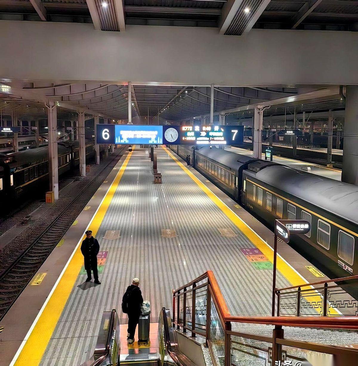 干了二十年土木，我终于想明白一件事。我真正的工作，其实是“生产废纸”。真的。