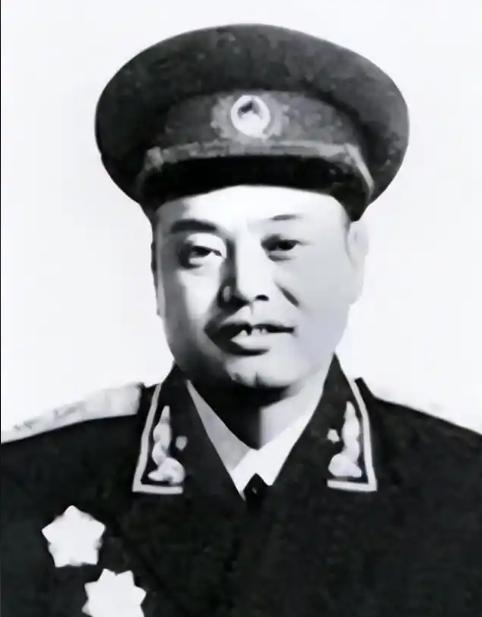 1955年，红一军团13团团长陈开路被授予上校军衔，授衔结果出来后，战友们替他鸣