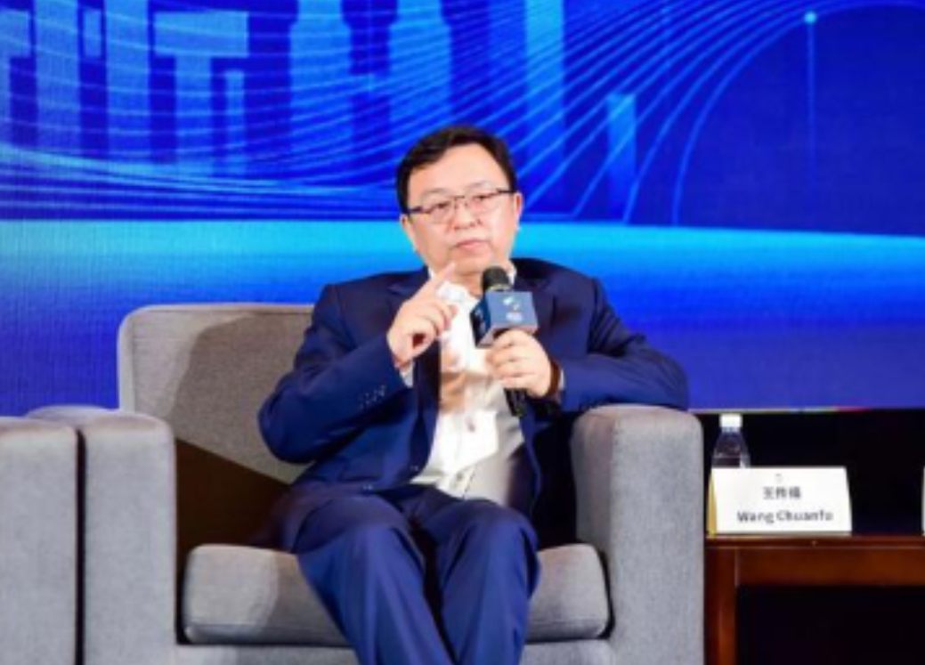 你绝对想不到，身家千亿的比亚迪创始人王传福，如今依然坚持每周雷打不动做一件事：拎着水果零食，溜达着去