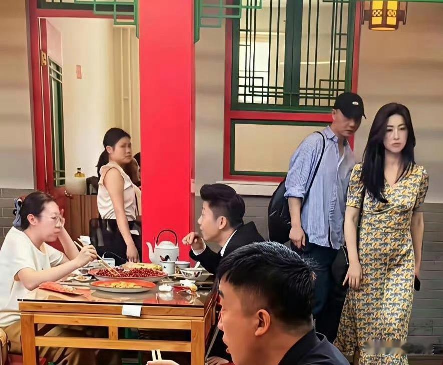 朱珠在餐馆和别人没什么区别