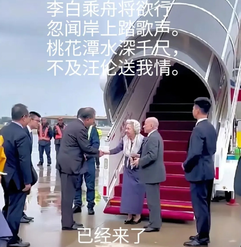 国王就是国王，命令洪森给他管好柬埔寨，就提前10来天来了。洪森怎敢怠慢国王，
