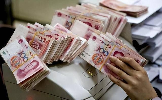 家庭存款4大档次，看看你家第几级？第一档：生存防线——存款低于3万。这个